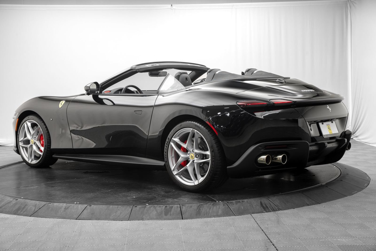 Used 2026 Ferrari Roma Spider RWD image 5