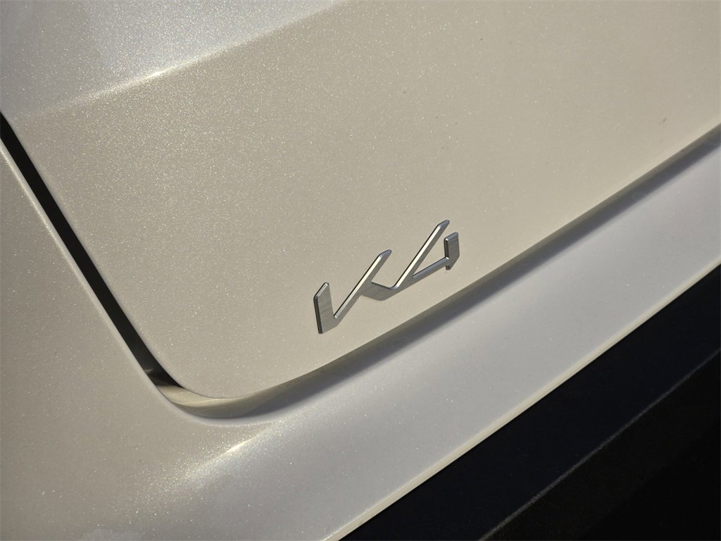 New 2025 Kia K4 LXS image 7