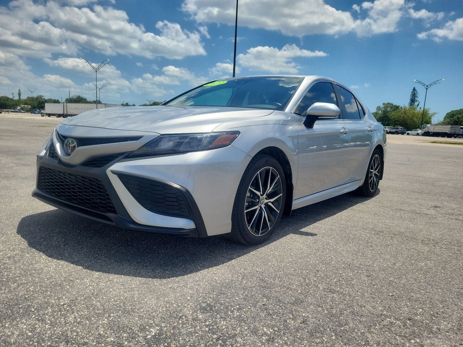 Used 2023 Toyota Camry SE FWD video 2