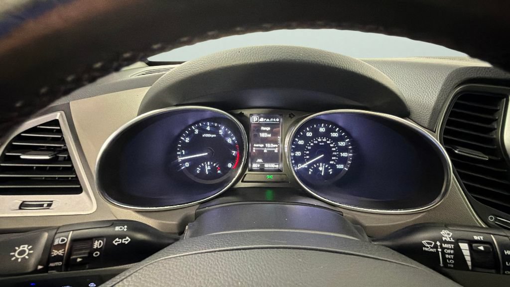 Used 2017 Hyundai Santa Fe Limited FWD image 18