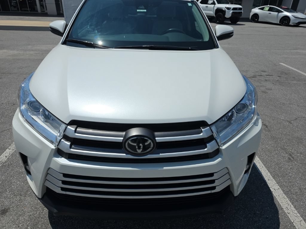 Used 2019 Toyota Highlander XLE FWD image 14