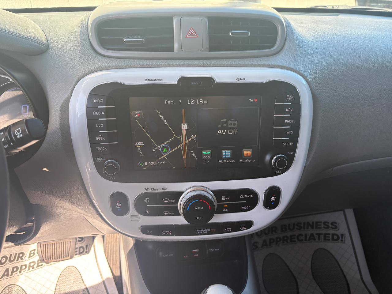 Used 2017 Kia Soul EV + image 5