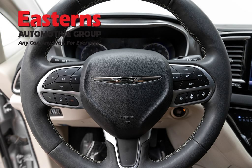 Used 2024 Chrysler Pacifica Touring-L FWD image 10
