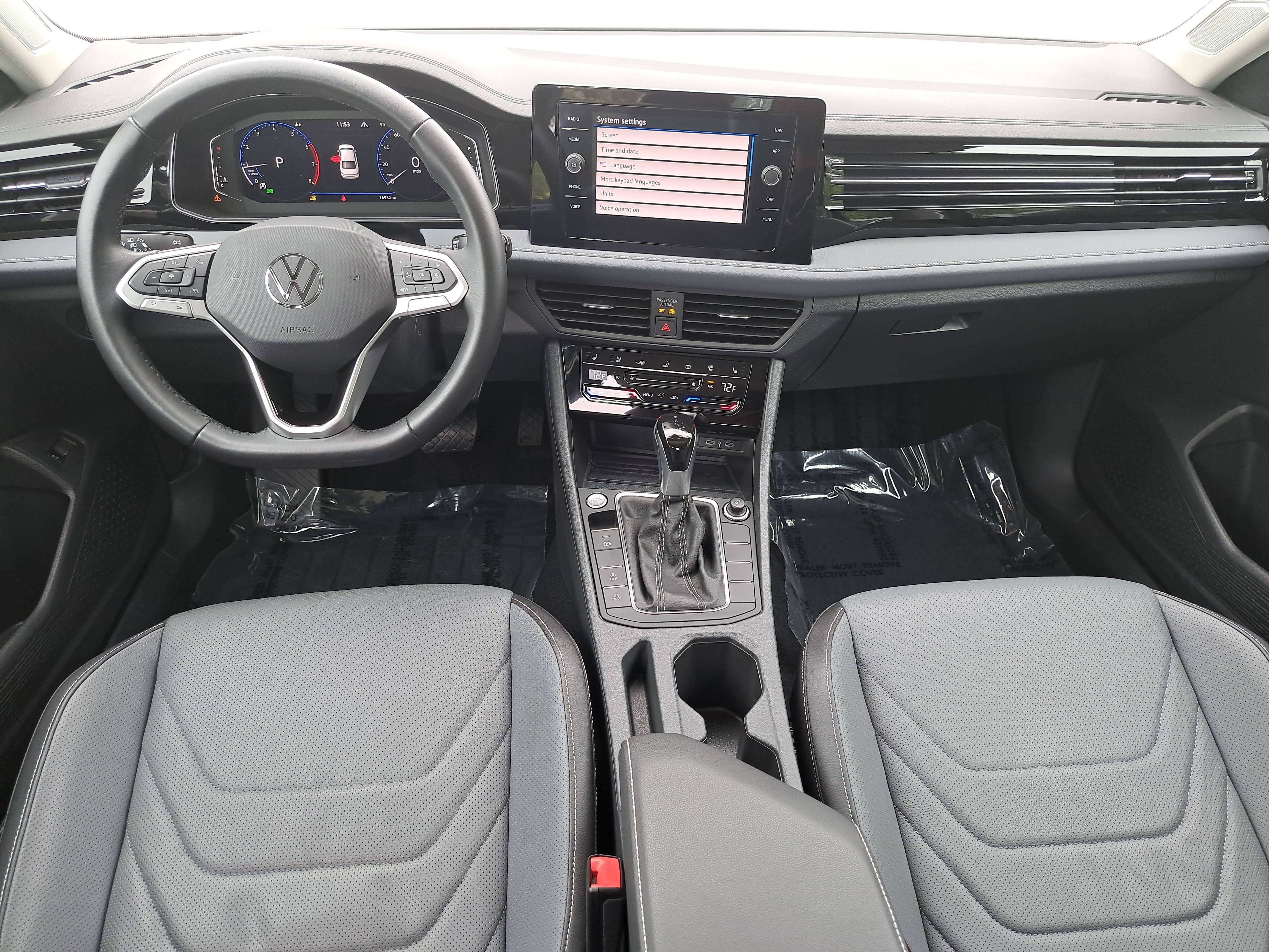 Used 2025 Volkswagen Jetta SEL FWD image 9