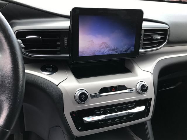 Used 2023 Ford Explorer XLT image 7