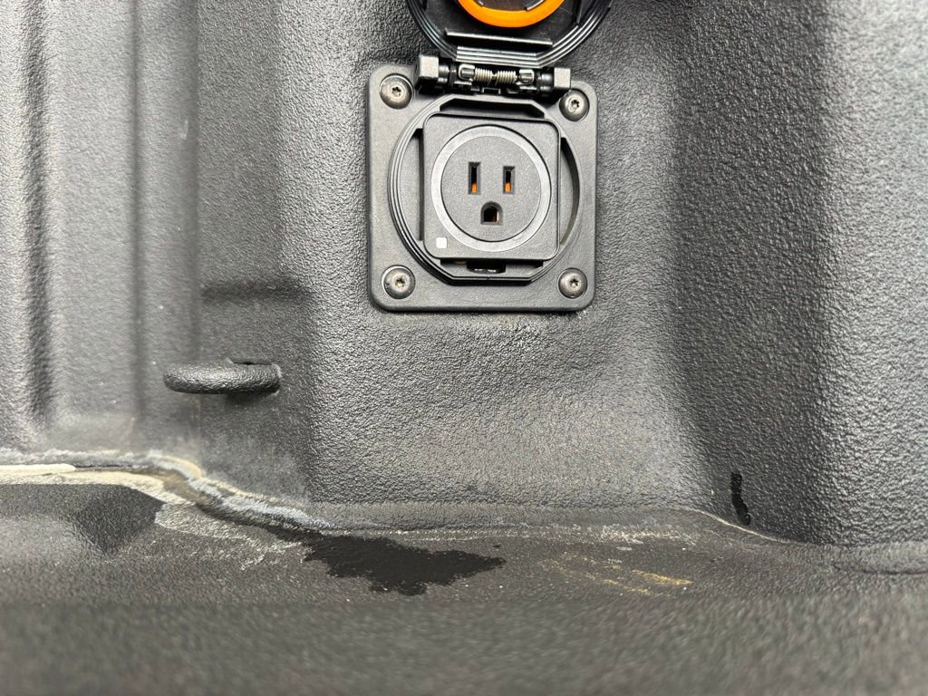 Used 2024 Chevrolet Silverado 2500 LTZ w/ LTZ Convenience Package image 10