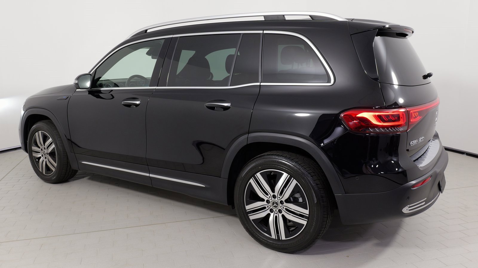 Used 2022 Mercedes-Benz EQB 300 4MATIC image 14