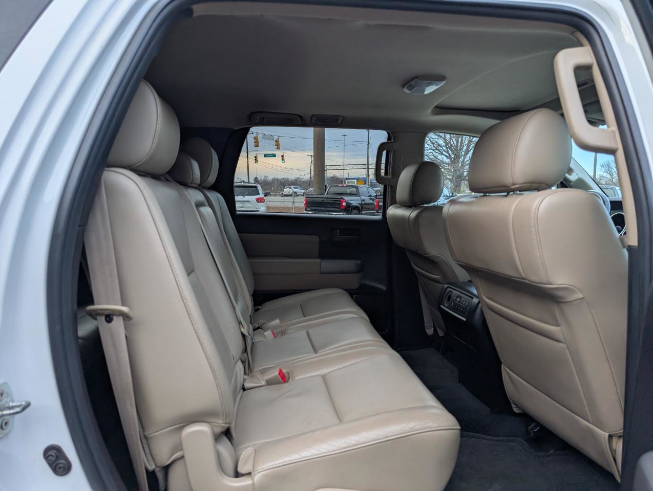 Used 2014 Toyota Sequoia SR5 w/ Premium Package image 19