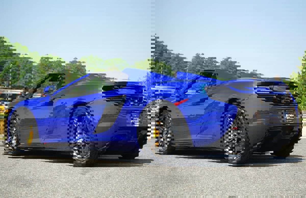 Used 2015 McLaren 650S Spider image 6