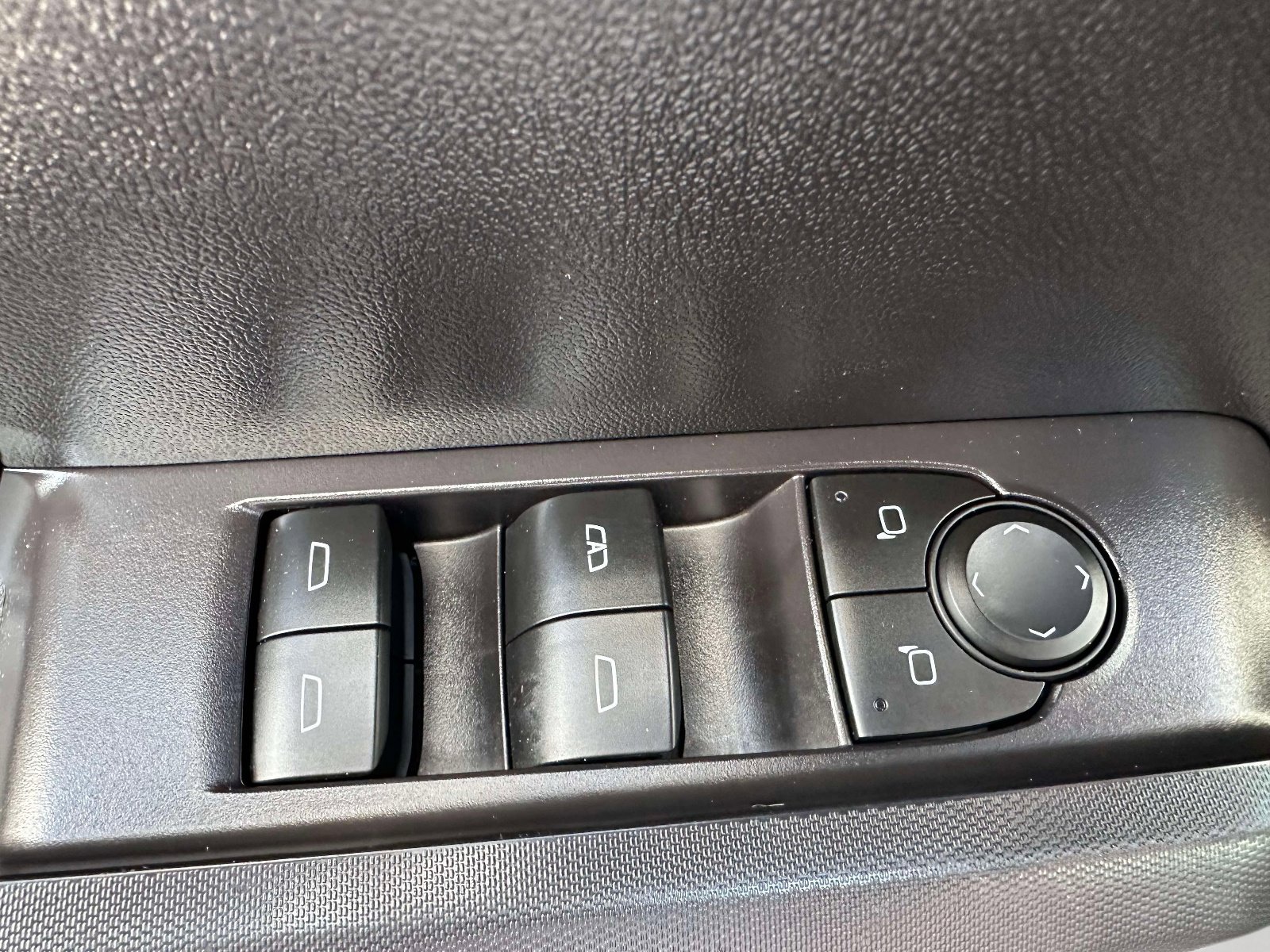 Used 2023 Chevrolet Colorado LT RWD image 17