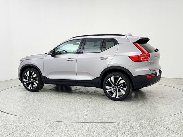 New 2026 Volvo XC40 B5 Plus w/ Climate Package AWD/4WD image 7