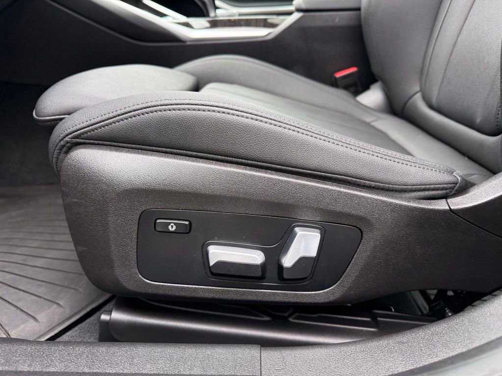 Used 2020 BMW 330i xDrive Sedan w/ Driving Assistance Package image 15