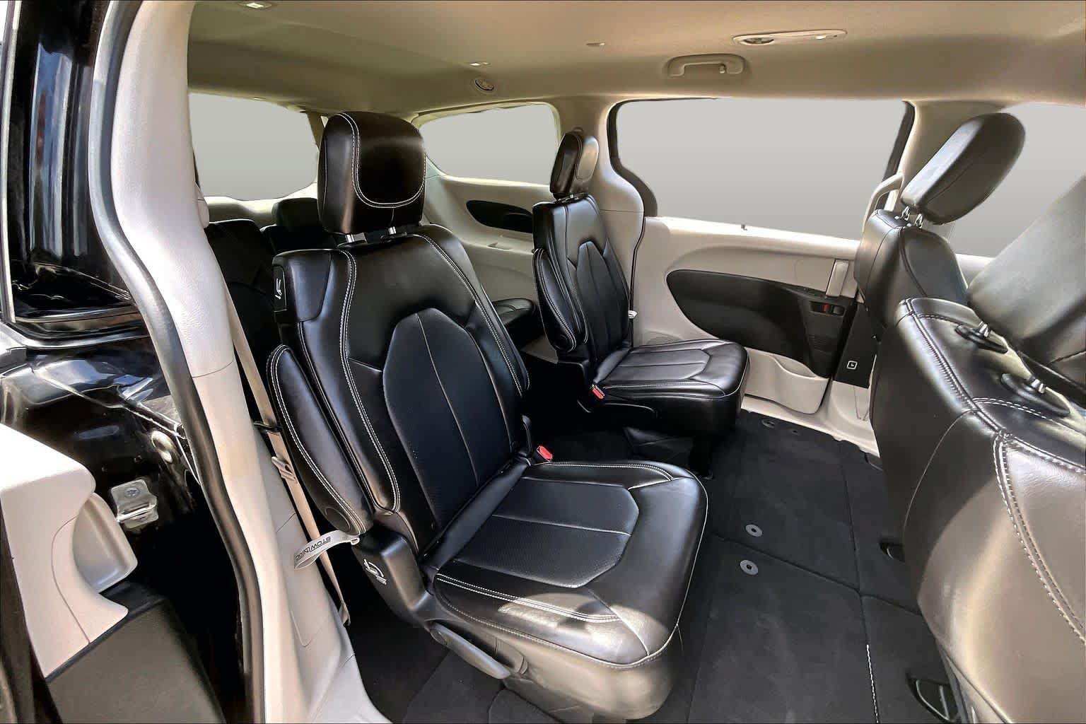 Certified 2024 Chrysler Pacifica Touring-L FWD image 19