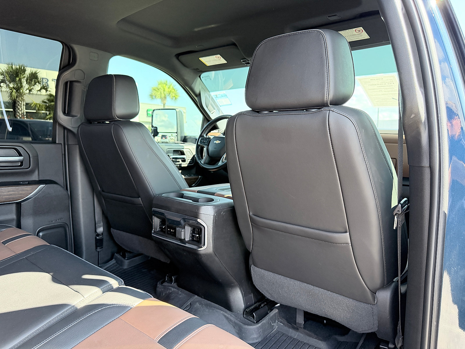 Used 2022 Chevrolet Silverado 2500 High Country w/ Technology Package AWD/4WD image 16