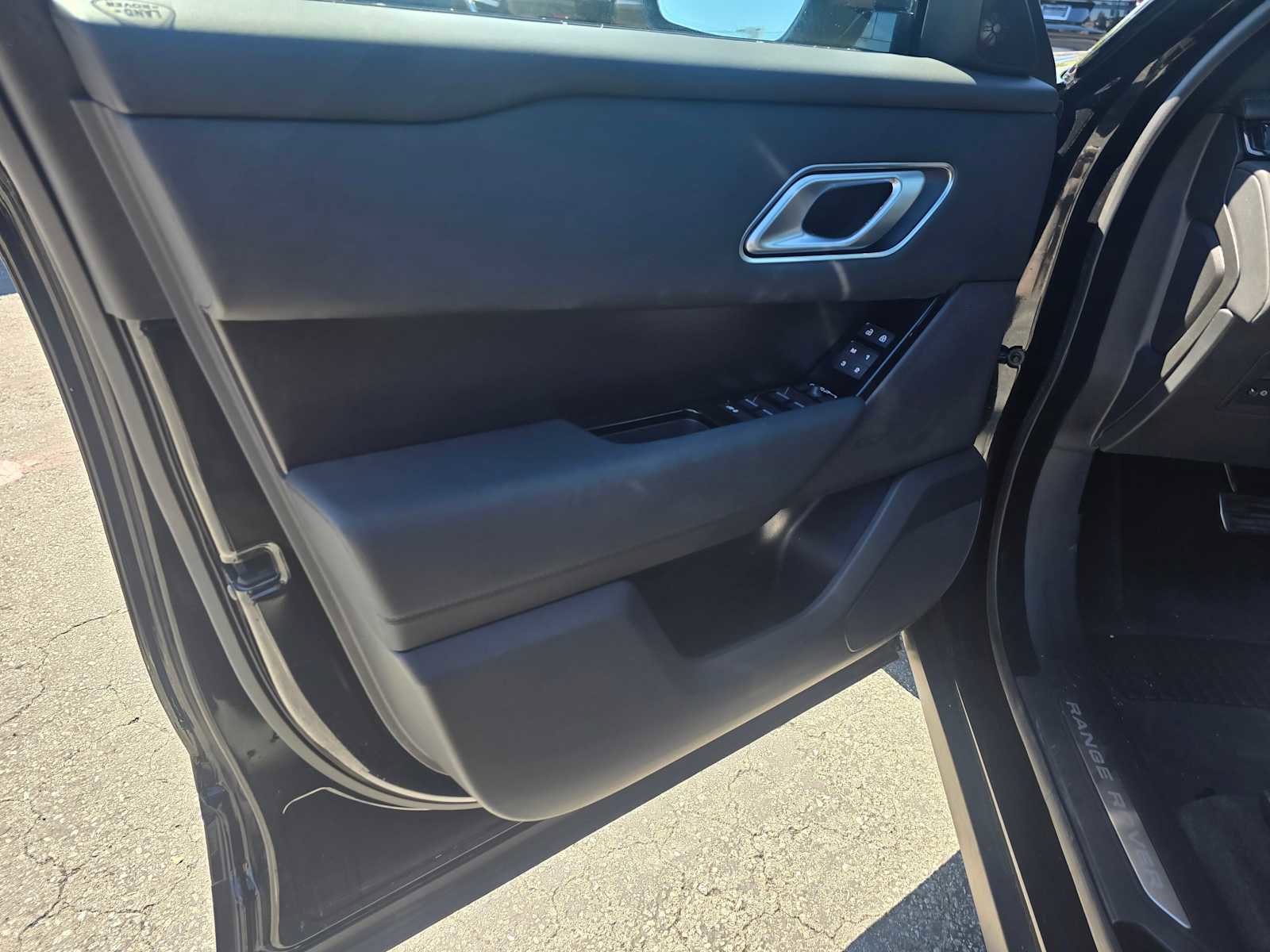 Used 2026 Land Rover Range Rover Velar Dynamic SE image 23