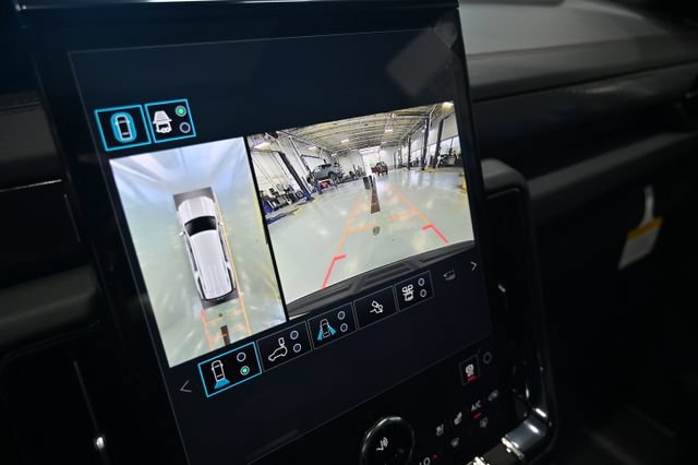 New 2026 GMC Yukon XL AT4 w/ AT4 Premium Plus Package AWD/4WD image 19