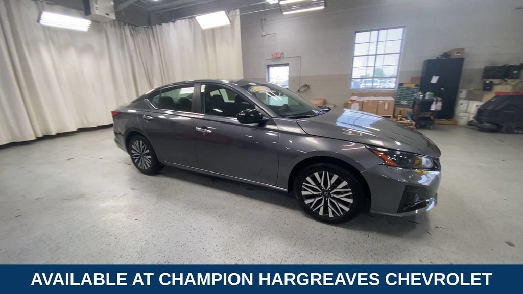 Used 2024 Nissan Altima 2.5 SV FWD image 2