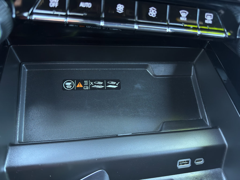 Used 2025 Chevrolet Suburban Z71 image 37