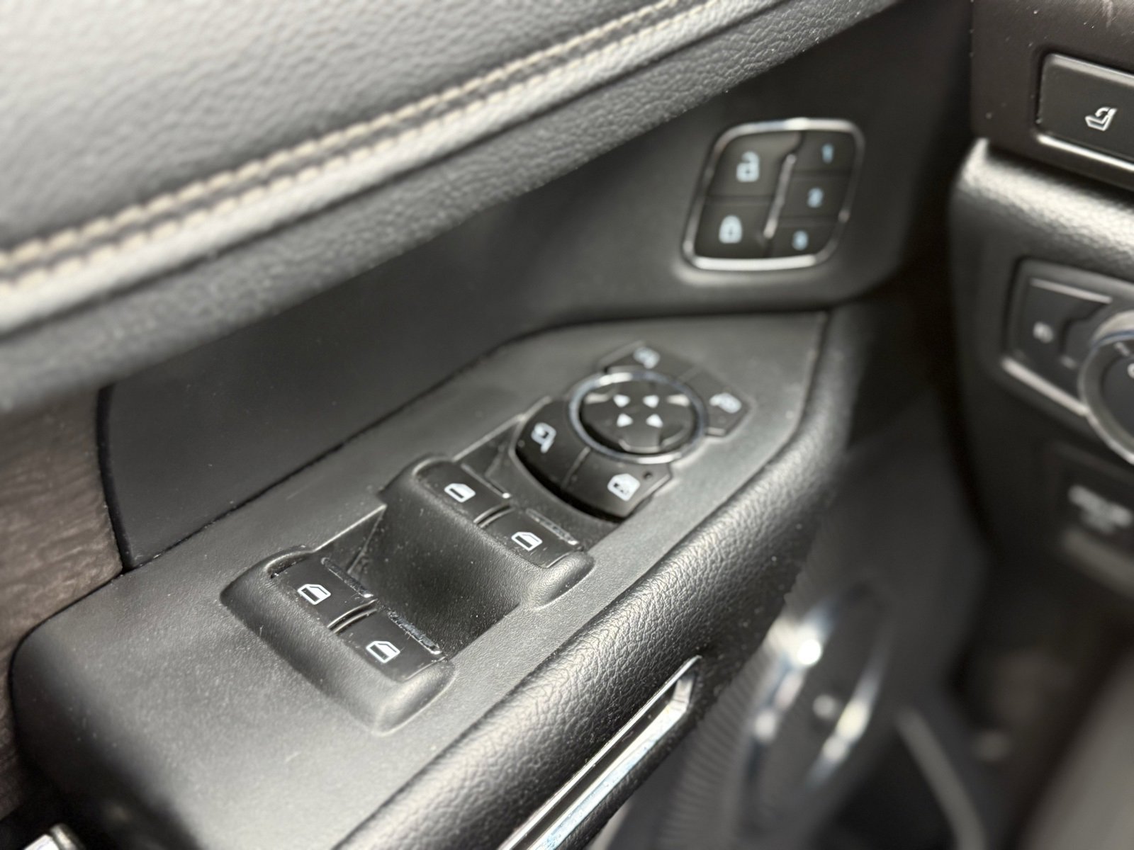 Used 2020 Ford Expedition Limited image 17