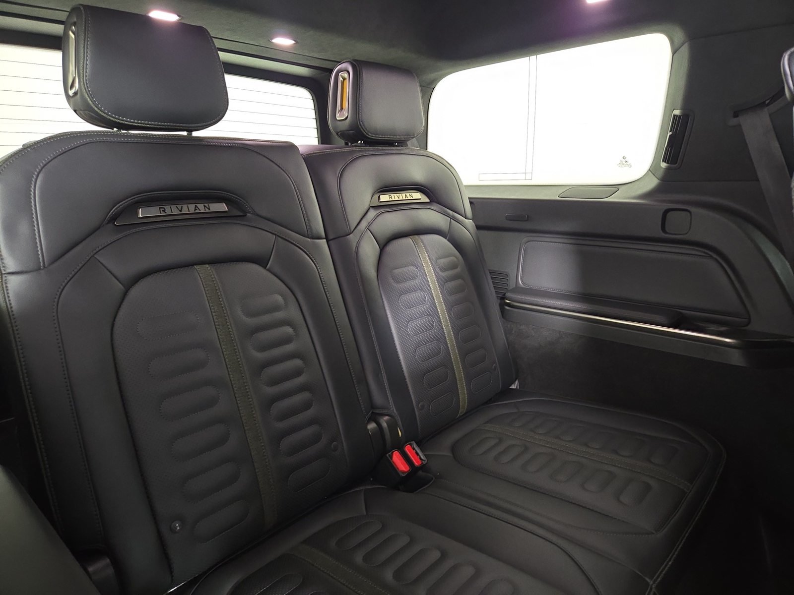 Used 2024 Rivian R1S Adventure Dual AWD/4WD image 25