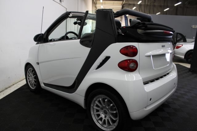 Used 2012 smart fortwo passion RWD image 8