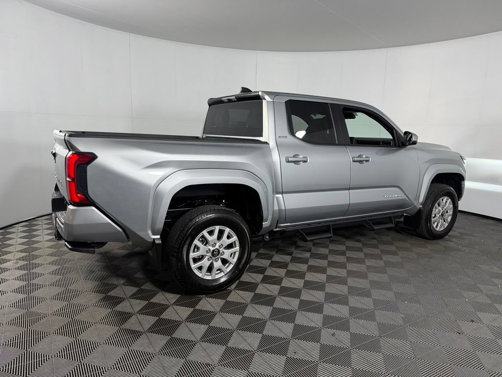 Used 2025 Toyota Tacoma SR5 AWD/4WD image 7