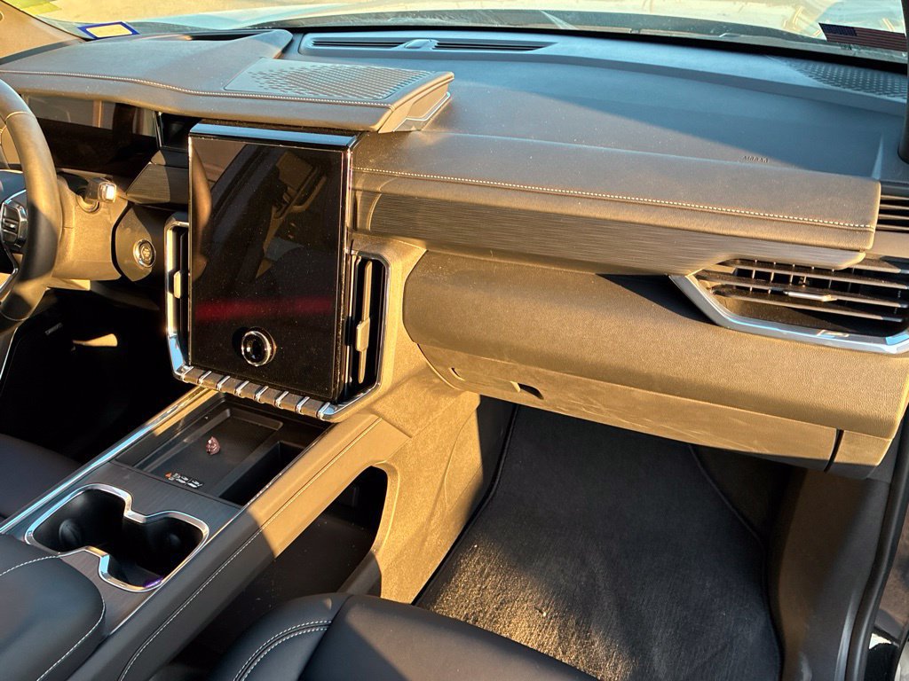 Used 2026 GMC Acadia Elevation w/ Elevation Premium Package FWD image 23