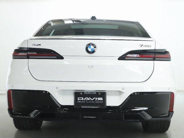 Used 2026 BMW 740i xDrive AWD/4WD image 7