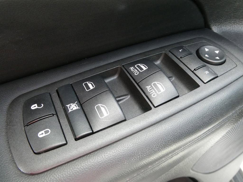 Used 2022 Jeep Grand Cherokee Laredo E AWD/4WD image 24