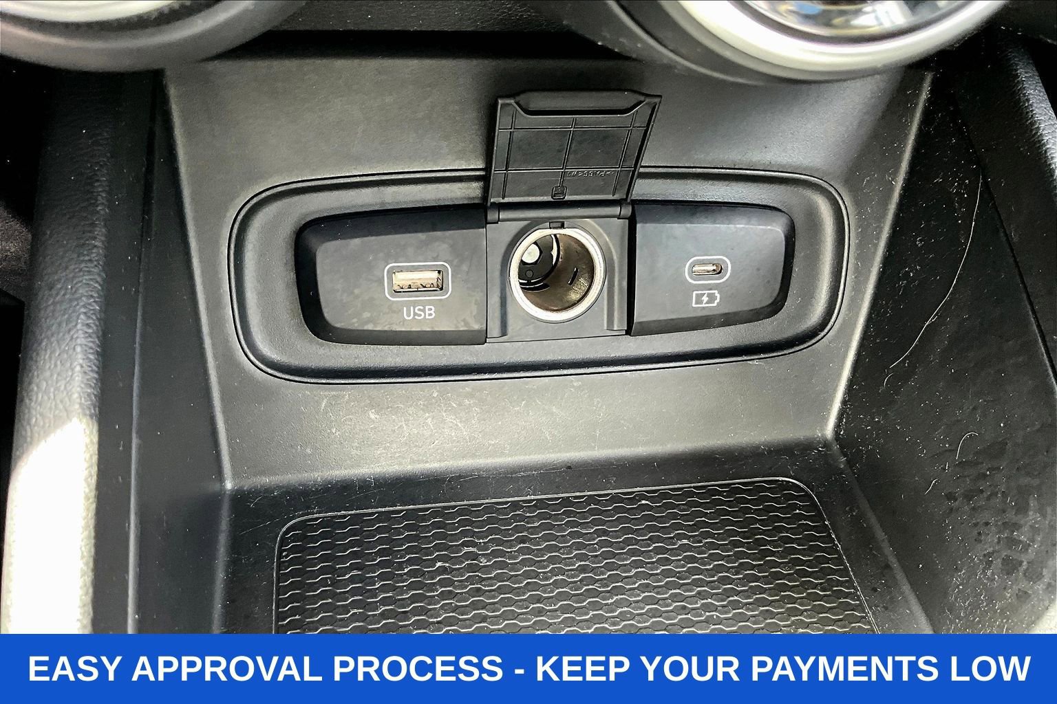 Used 2025 Hyundai Venue SEL FWD image 21