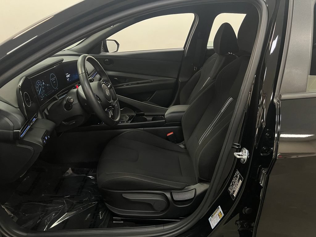 Used 2025 Hyundai Elantra SEL FWD image 11