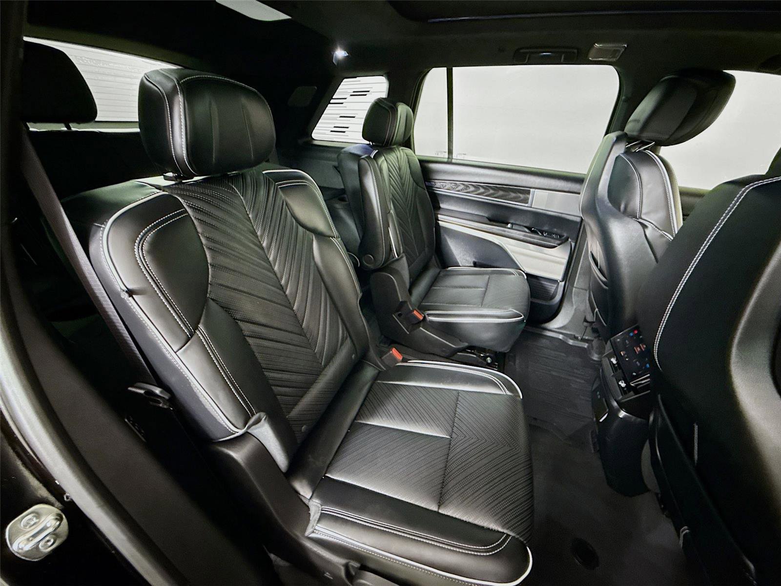 Used 2026 Cadillac Vistiq Platinum w/ LPO, Floor Liner Package image 19