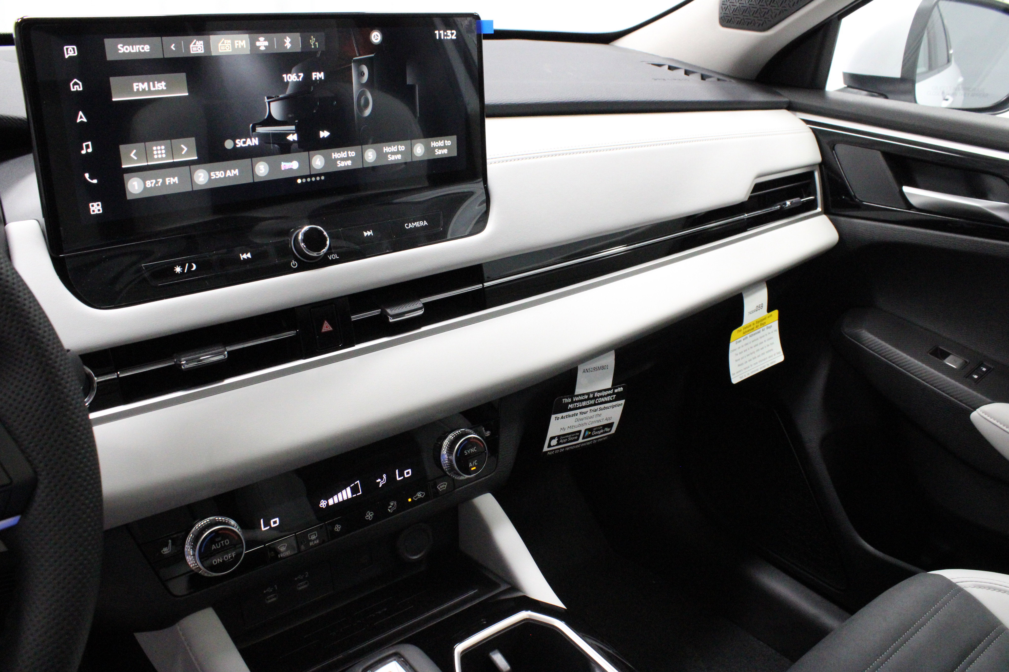 New 2025 Mitsubishi Outlander SE image 23