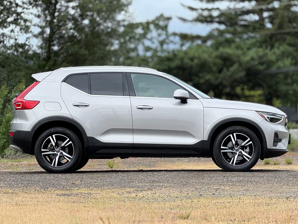 Used 2024 Volvo XC40 B5 Core AWD/4WD image 8