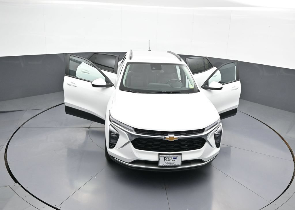 Used 2025 Chevrolet Trax LT w/ LT Convenience Package FWD image 45