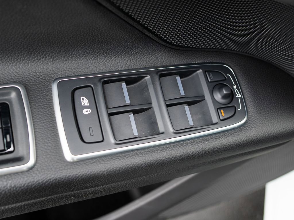 Used 2017 Jaguar XF Premium image 22