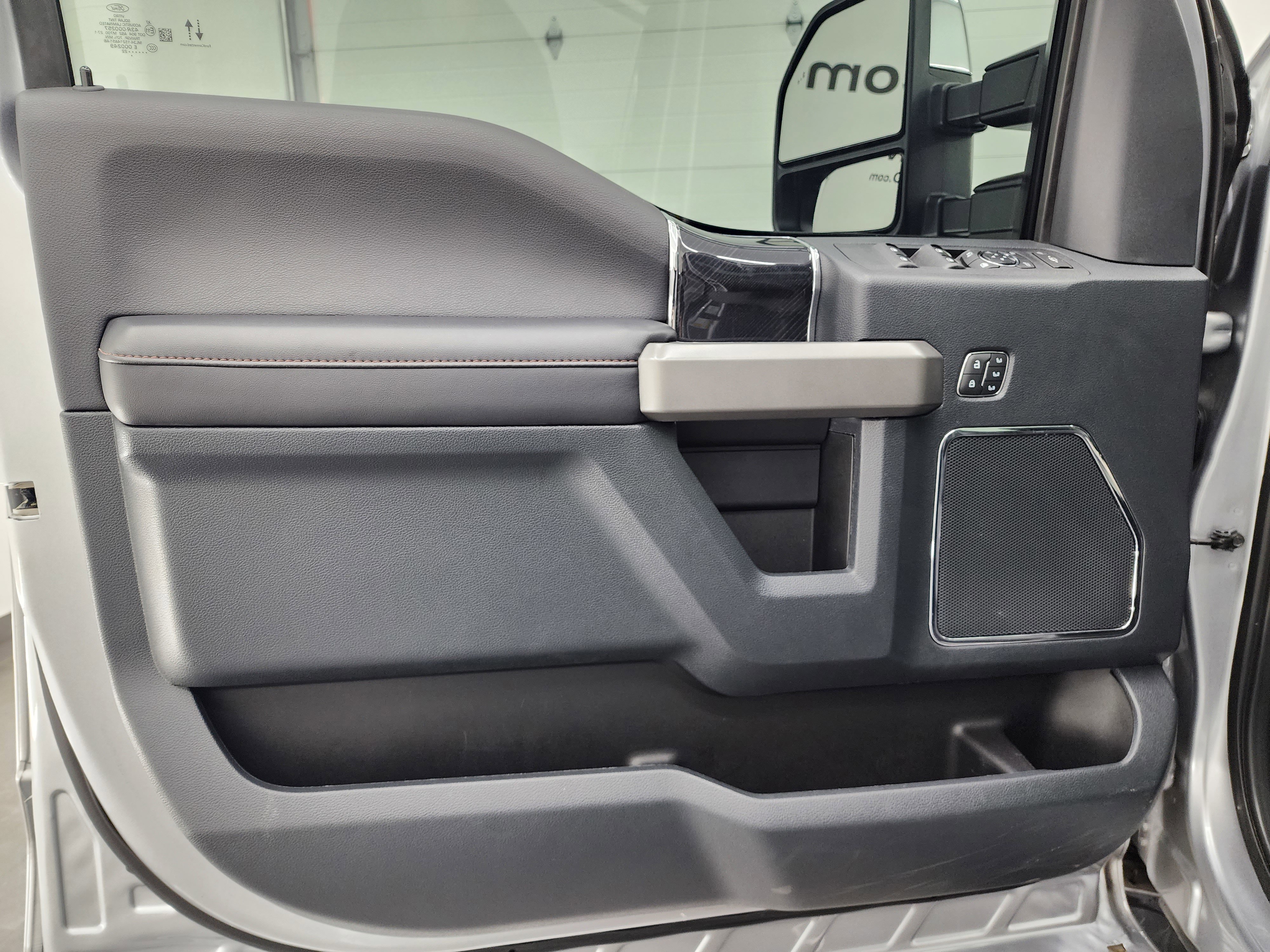 Used 2022 Ford F250 Platinum w/ Tremor Off-Road Package image 45