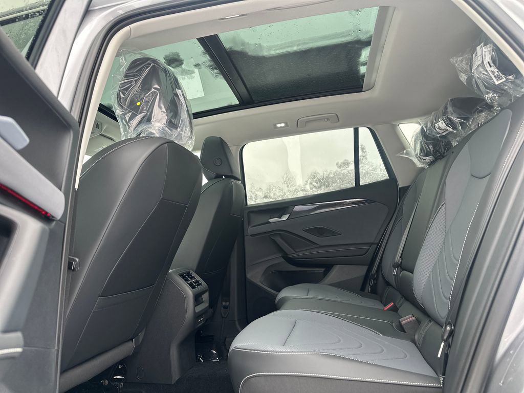 New 2026 Volkswagen Tiguan SE image 13