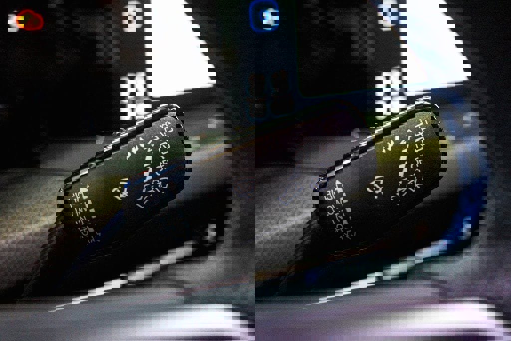 New 2024 Volkswagen Golf R image 16