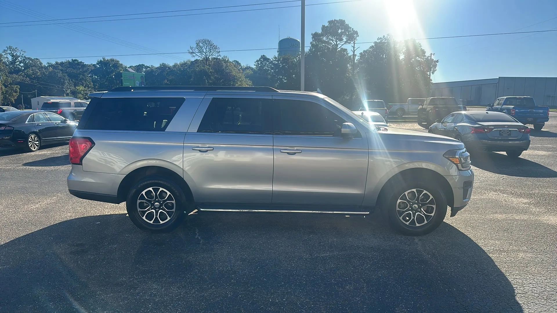 Used 2022 Ford Expedition Max XLT image 4