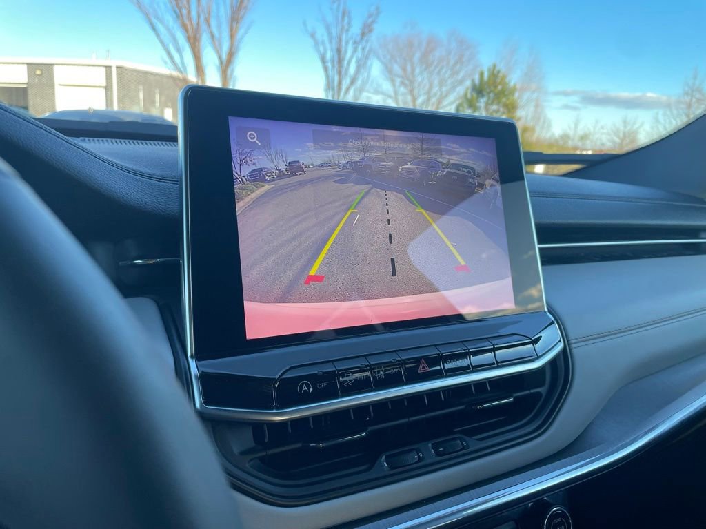 Used 2023 Jeep Compass Limited image 17