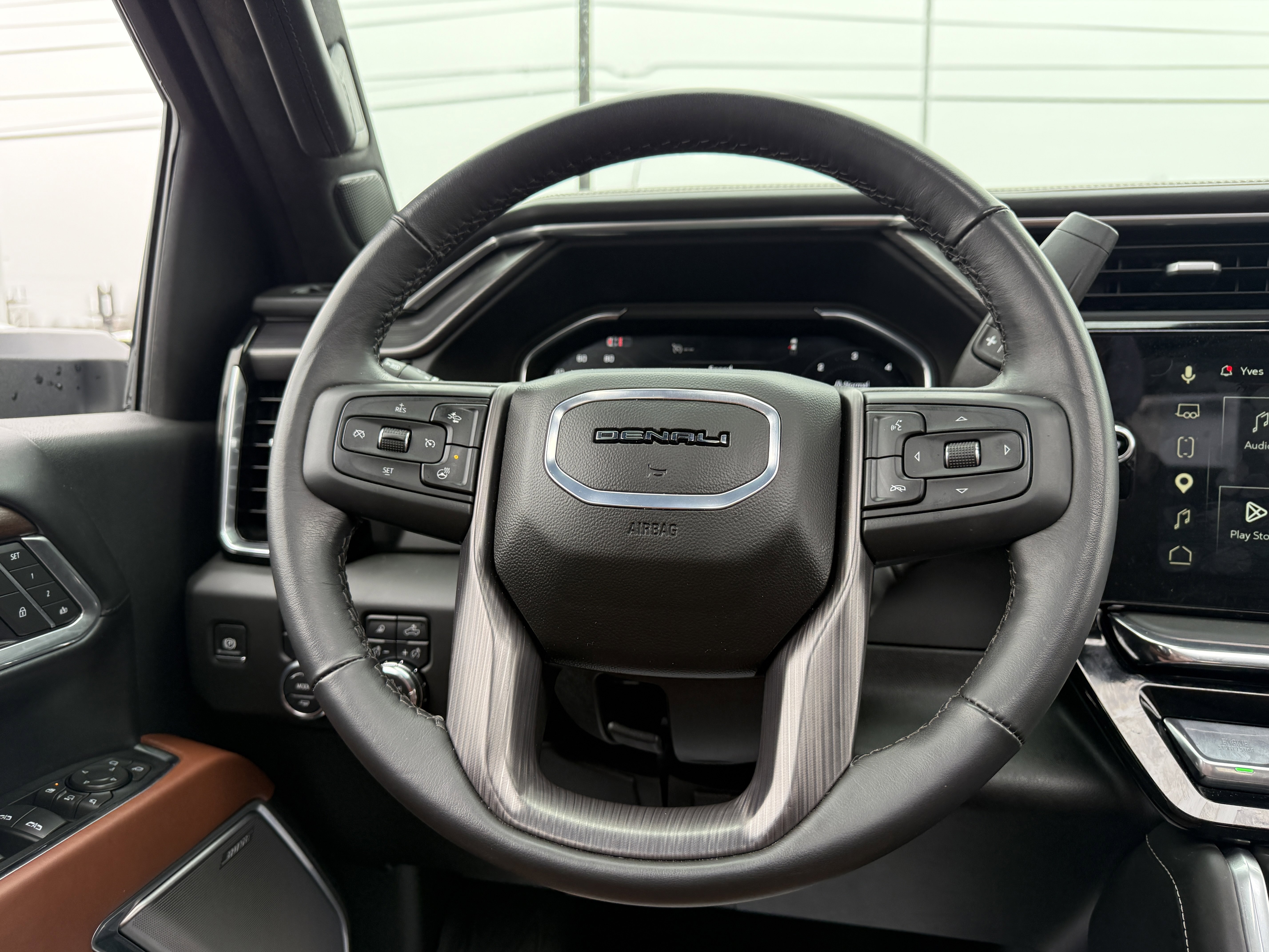 Used 2025 GMC Sierra 2500 Denali Ultimate image 16