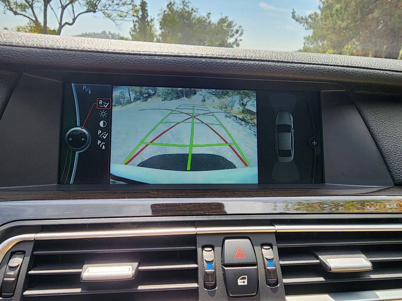 Used 2012 BMW 750Li w/ Driver Assistance Pkg RWD image 37