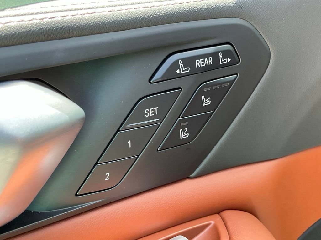 Used 2023 BMW X7 M60i w/ Executive Package AWD/4WD image 32