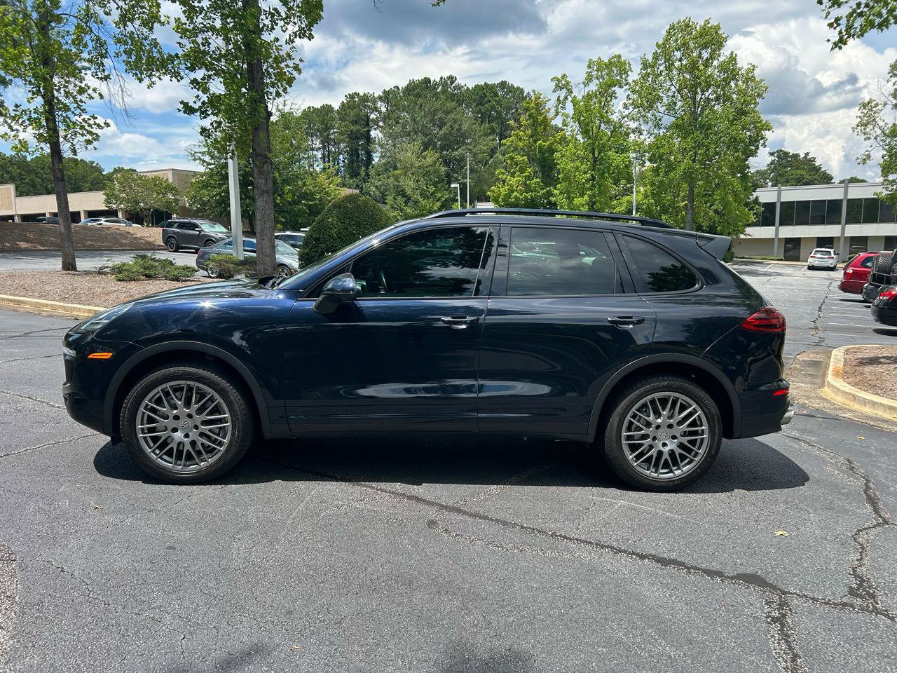Used 2017 Porsche Cayenne S w/ Premium Plus Package AWD/4WD image 2