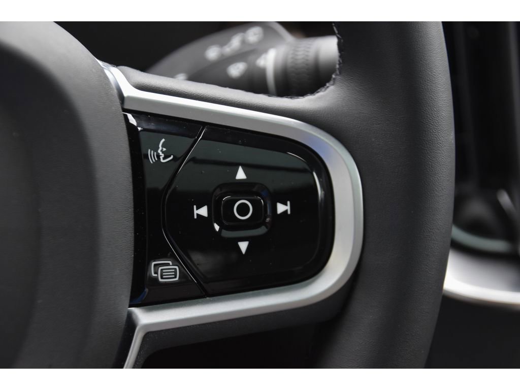 Certified 2026 Volvo XC90 B5 Core w/ Protection Package Premier image 35