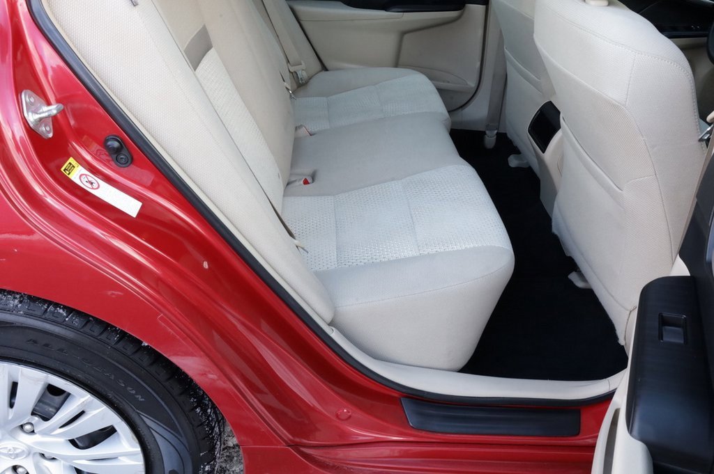 Used 2013 Toyota Camry LE image 26