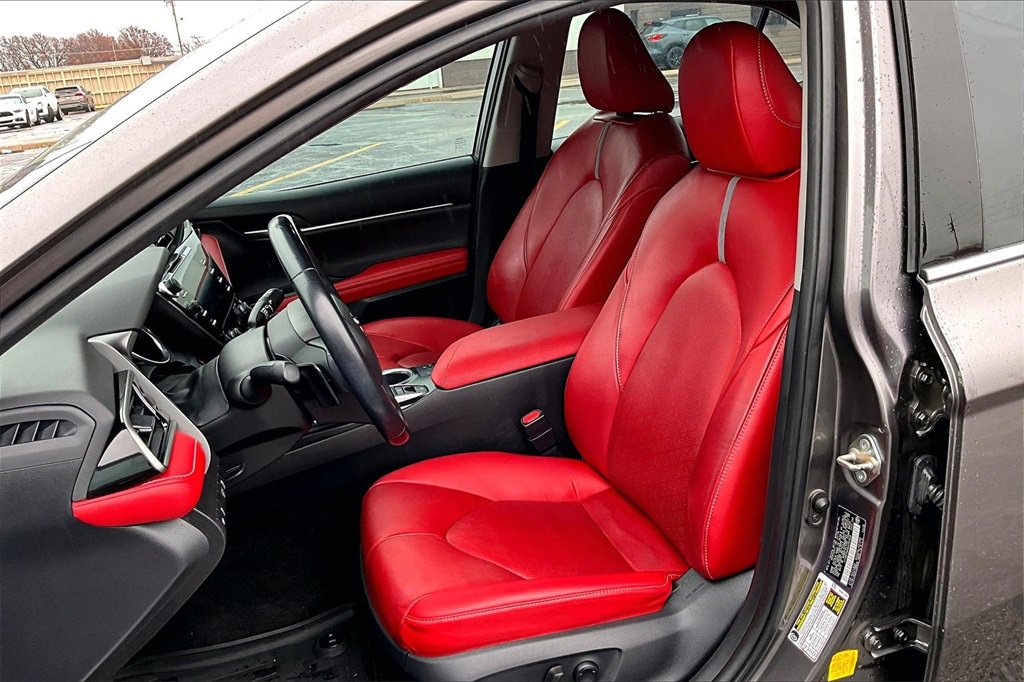 Used 2019 Toyota Camry XSE image 19