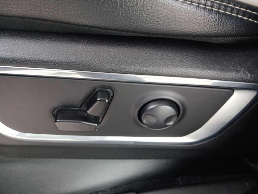 Used 2025 RAM 1500 Laramie AWD/4WD image 32