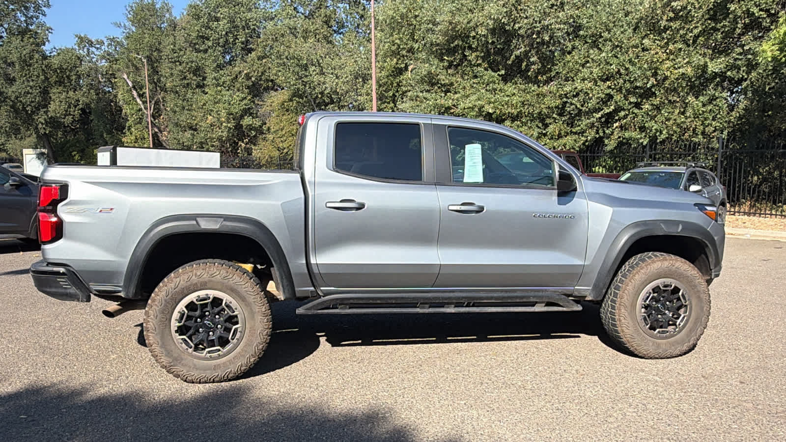 Used 2025 Chevrolet Colorado ZR2 w/ Technology Package AWD/4WD image 4